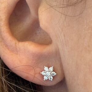 925 Sterling Silver Small CZ Cubic Zirconia Flower Star 8mm Stud Earrings New